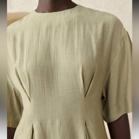 Light green cinched pleated waist tapered short sleeve flowy peplum top - Picture 3 of 5